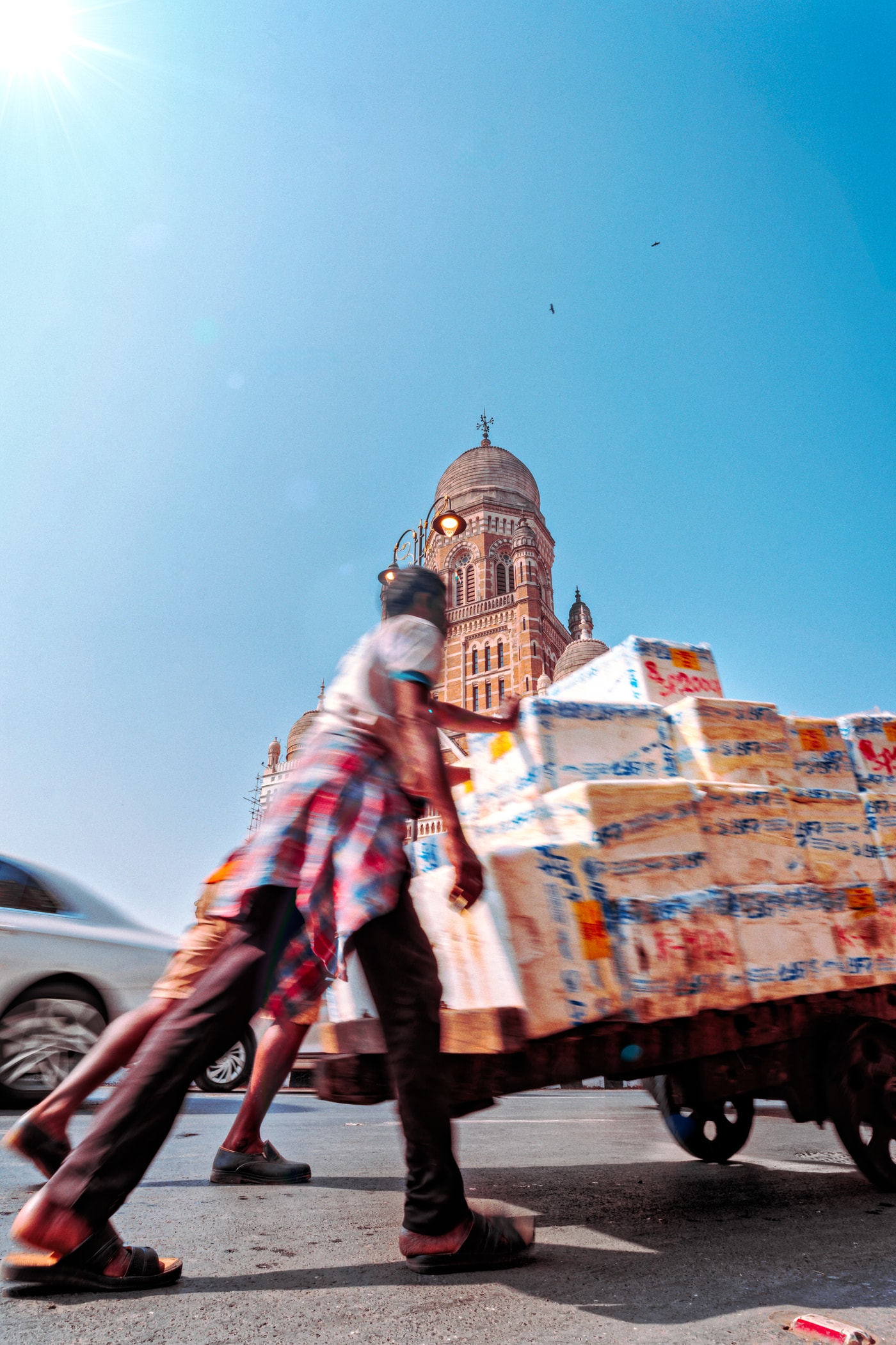 Life Under the Sun — Mumbai's Street in Motion
